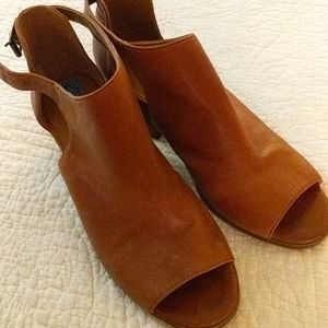 Lucky brand open toe shoe 7.5